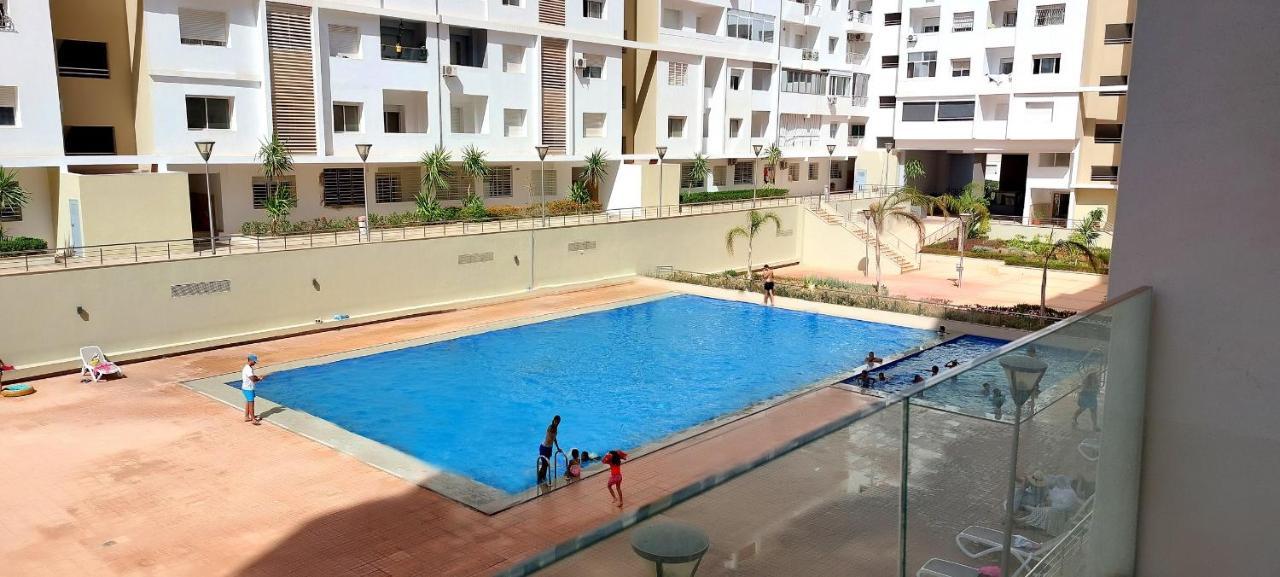 Islane Vue Piscine