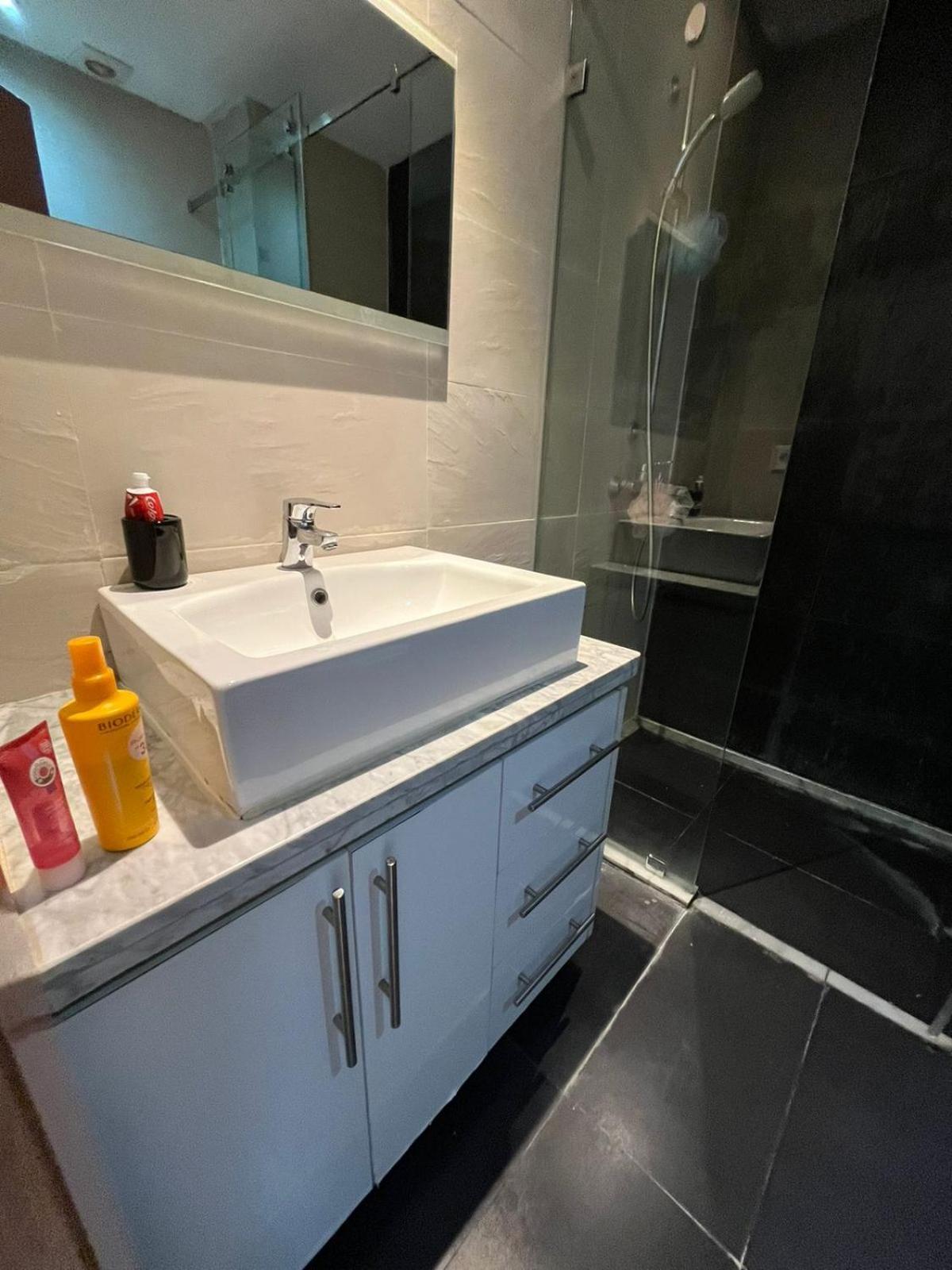 Islane Vue Piscine
